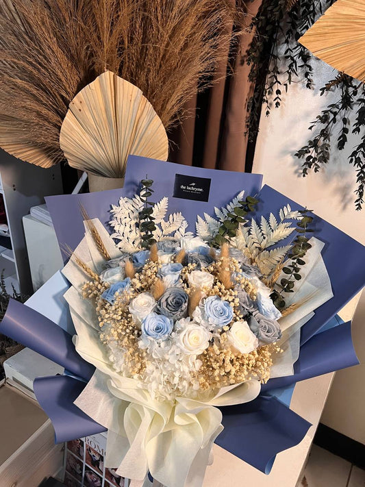 Claudia | 27 Preserved Blooms | Luxurious